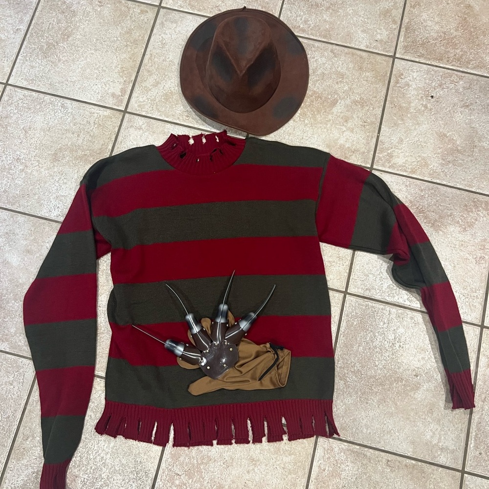 Freddy Krueger costume.  Sweater/Brown Hat/ Glove  adult medium